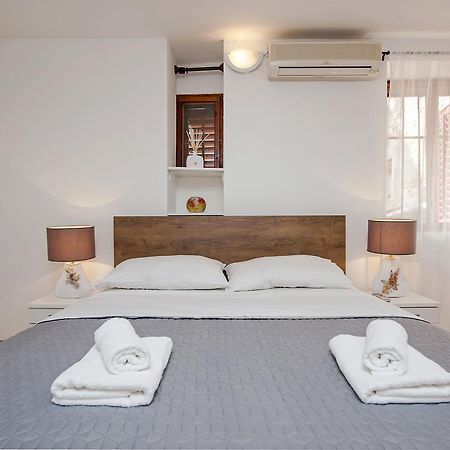 Apartment Marconi Rovigno Esterno foto