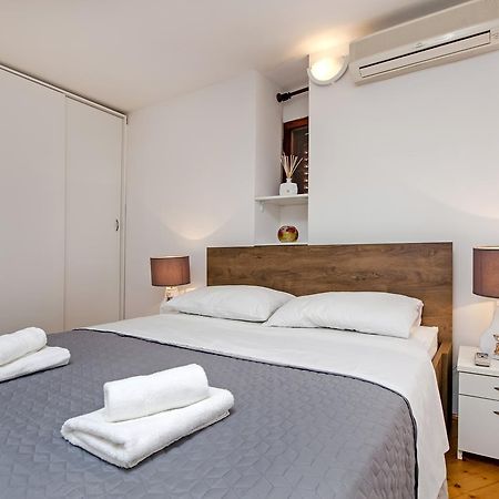 Apartment Marconi Rovigno Esterno foto